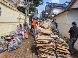 수원시 권선구 세류2동, 주거환경 취약가구에 집 청소 봉사 실시 기사 이미지