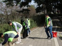 의왕도시공사·현대로템·한국농어촌공사 '의왕시 왕송호수 합동 환경정화활동 실시' 기사 이미지