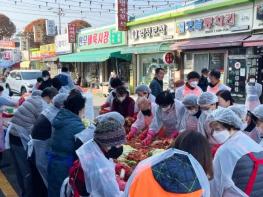 수원시 장안구 연무동 지역사회보장협의체, 연무시장 상인회와 함께하는 김장데이 기사 이미지